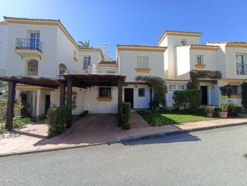 Casa adosada en Estepona, venta